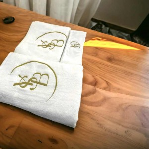 Beyaz Havlu Seti - Özel Logolu Üretim (Baş Havlusu, Sedye Havlusu, Saç Bandı)