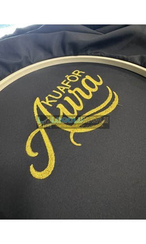 Siyah penuar üzerine gold özel logo nakış işlemi