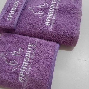Mor havlu seti logolu güzellik merkezi için özel imalatımız toptan alış fiyatları için bize ulaşabilirsiniz