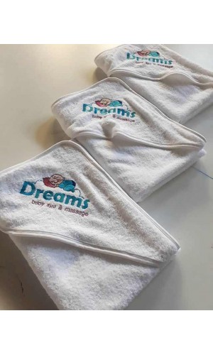 Logolu Bebek Spa Kundak Havlusu – Özel Nakışlı, %100 Pamuk ve Toptan Üretim