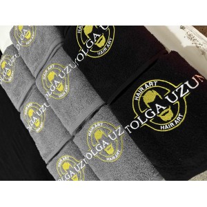 Logo Nakışlı Berber Havlusu – Gri ve Siyah Renk Seçenekli, %100 Pamuk, Toptan Üretim