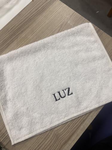 Promosyon Havlu 30x50 cm | Beyaz Logo Nakışlı