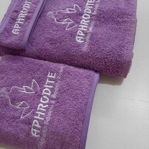 Mor havlu seti logolu güzellik merkezi için özel imalatımız toptan alış fiyatları için bize ulaşabilirsiniz