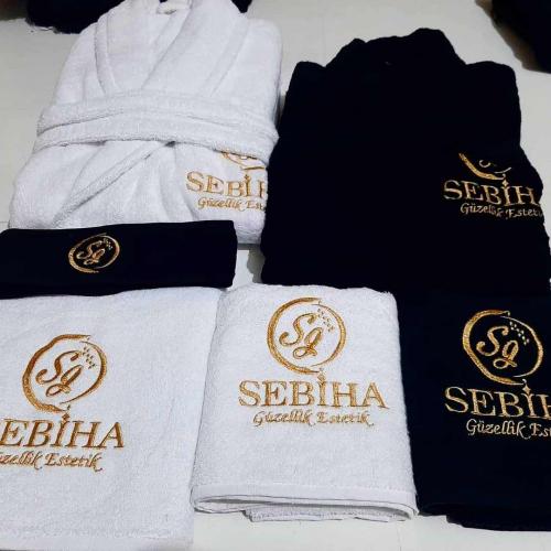 logolu havlu ve bornoz takımı imalatı