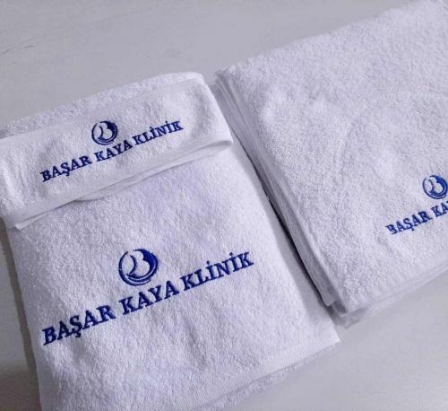 logolu güzellik merkezi havlus seti - beyaz renk