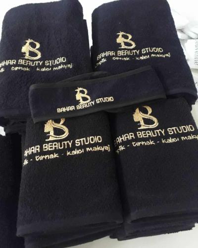 Logolu Siyah Berber Havlusu Toptan 