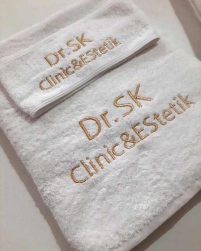 Klinik ve Hastane İçin Logolu Havlu – Özel İmalat & Toptan Satış