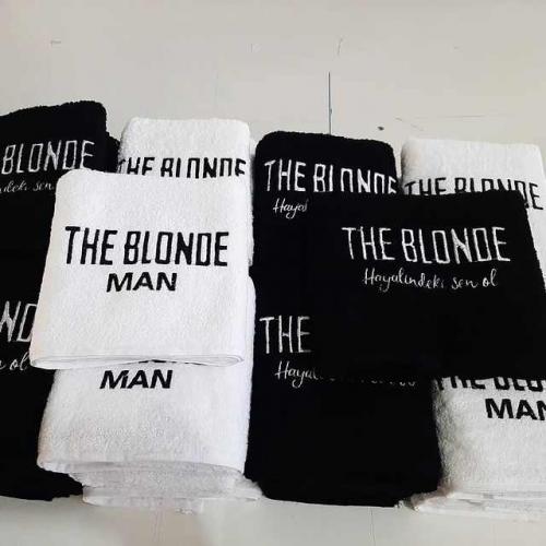 Logo Nakışlı Kuaför Havlusu – Siyah ve Beyaz Renk Seçenekli, %100 Pamuk Toptan Üretim