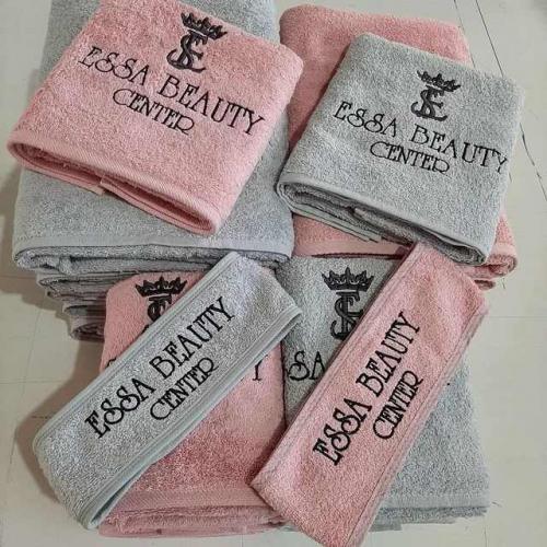 Logo baskılı güzellik merkezi havlu takımı özel logo nakışlı üretim