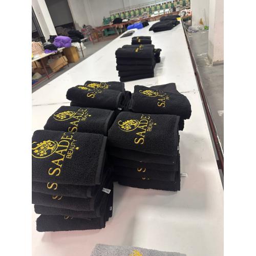 Siyah Gold Nakışlı Güzellik Salonu Havlusu